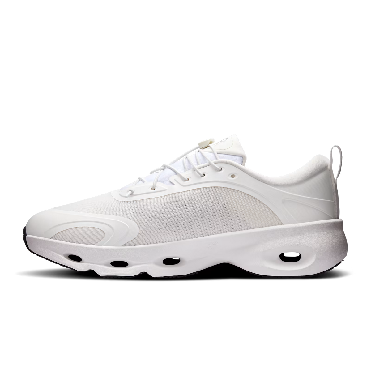 On x LOEWE Cloudsolo “All White”
